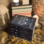 A Court of Thorns and Roses (B&N Exclusive Night Court Edition)